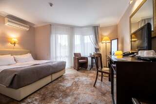 Отель Kyivska Russ Resort Medical & Spa Сходница Улучшенный двухместный номер с 1 кроватью или 2 отдельными кроватями-1