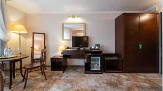 Отель Kyivska Russ Resort Medical & Spa Сходница Улучшенный двухместный номер с 1 кроватью или 2 отдельными кроватями-2