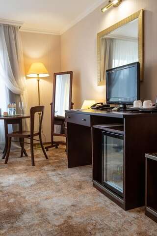 Отель Kyivska Russ Resort Medical & Spa Сходница Улучшенный двухместный номер с 1 кроватью или 2 отдельными кроватями-3